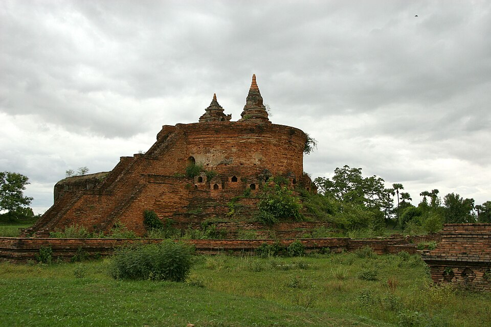 File:Stupa ruins, Innwa, Mandalay Division, Burma.jpg
