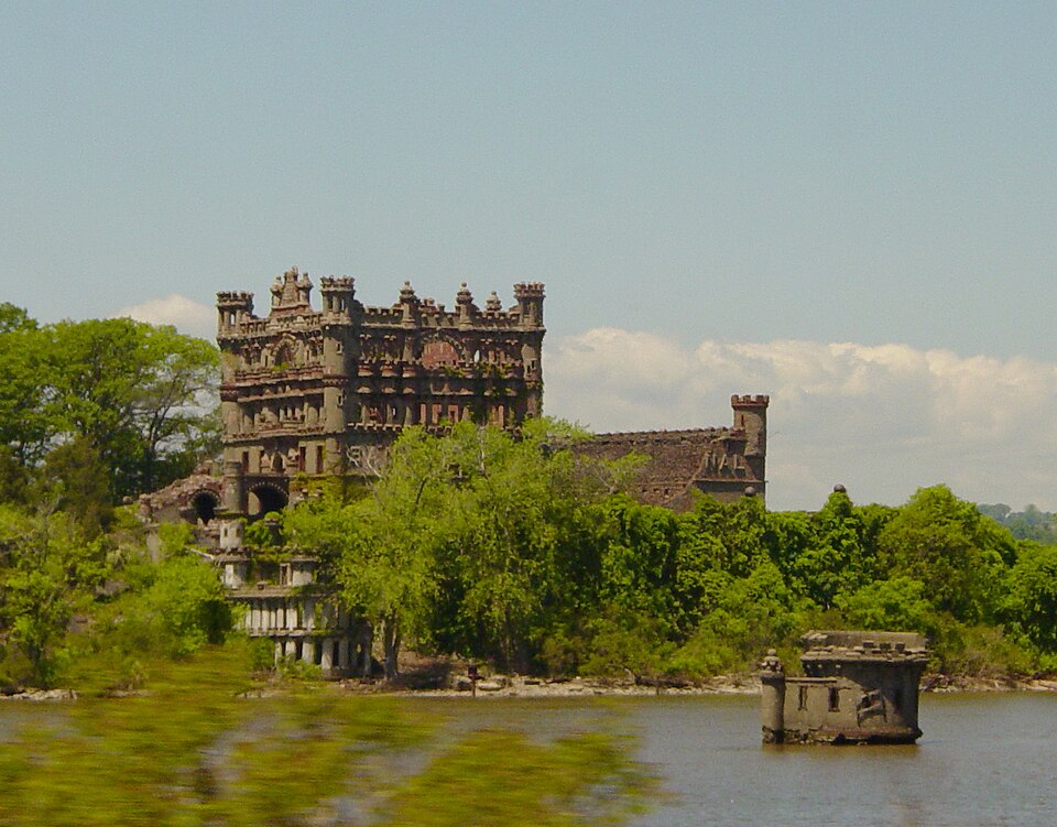 File:BannermanCastle3685.jpg