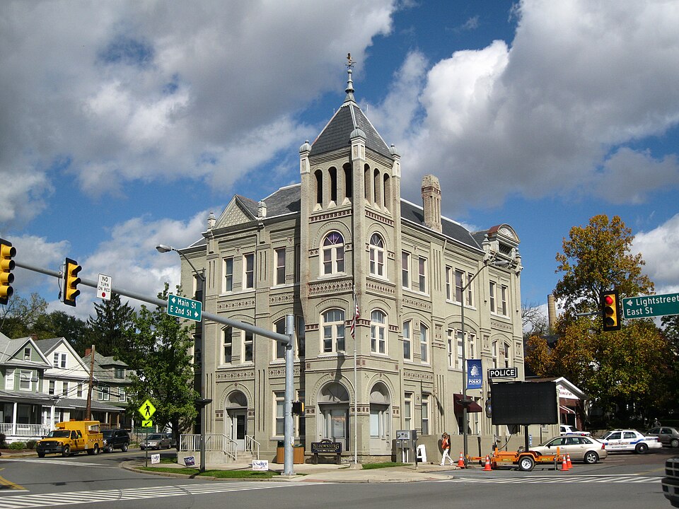 File:Bloomsburg, Pennsylvania town hall.JPG
