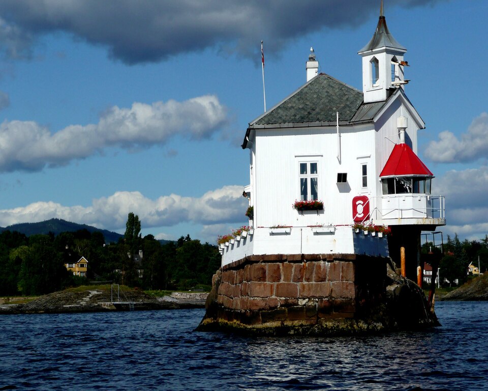 File:Dyna fyr B.jpg