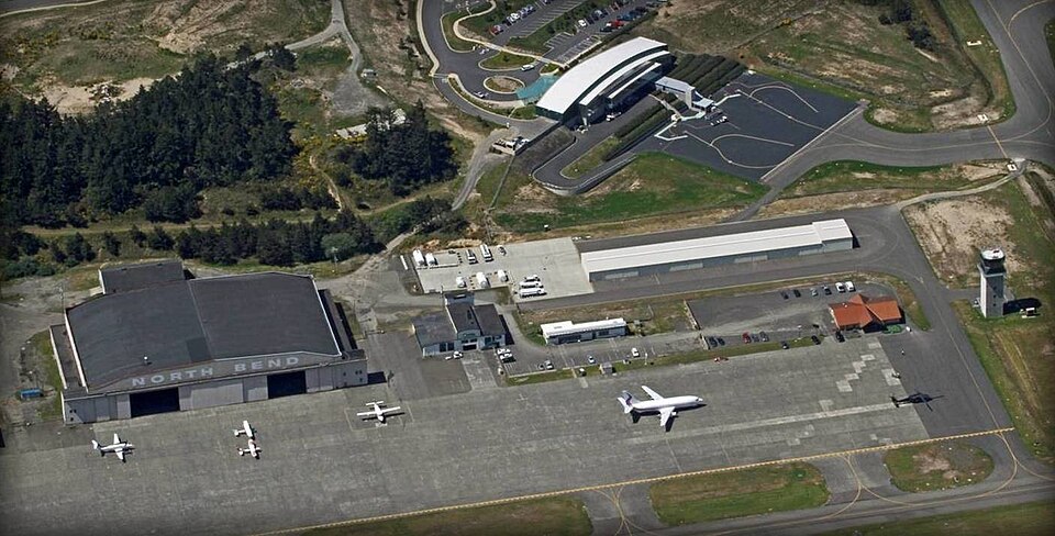 File:Hangar&Ramp.jpg