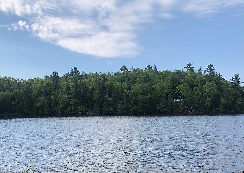 File:Lower Island Lake.jpg