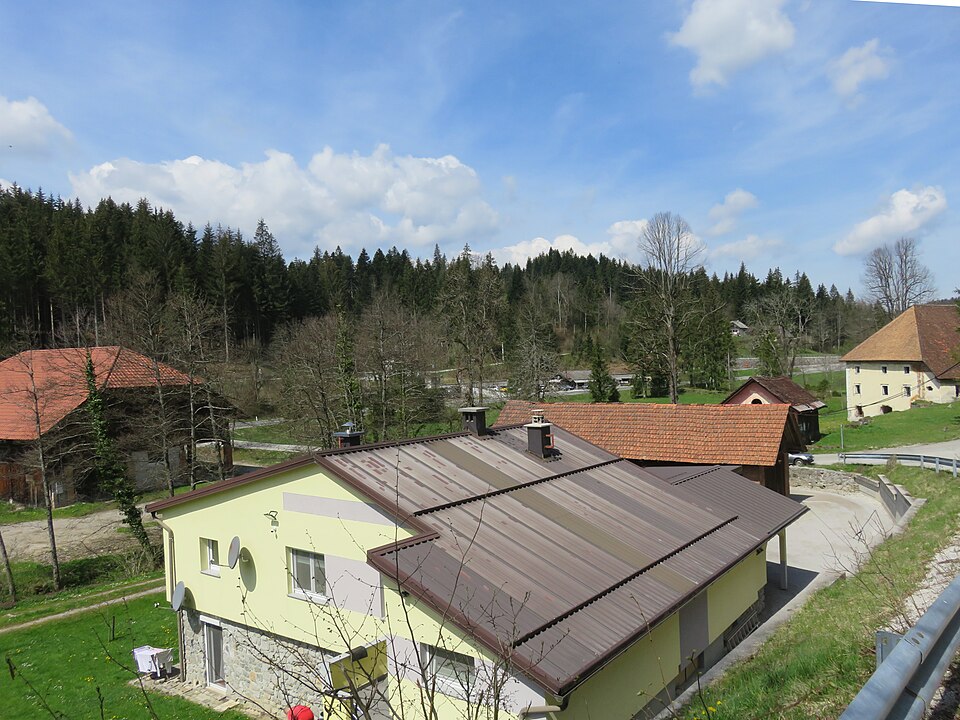 File:Ortnek Slovenia 2.jpg