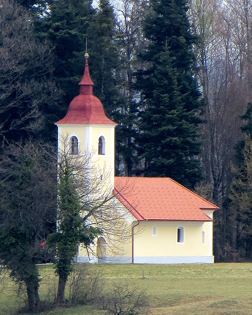 File:Sarsko Slovenia - church.JPG