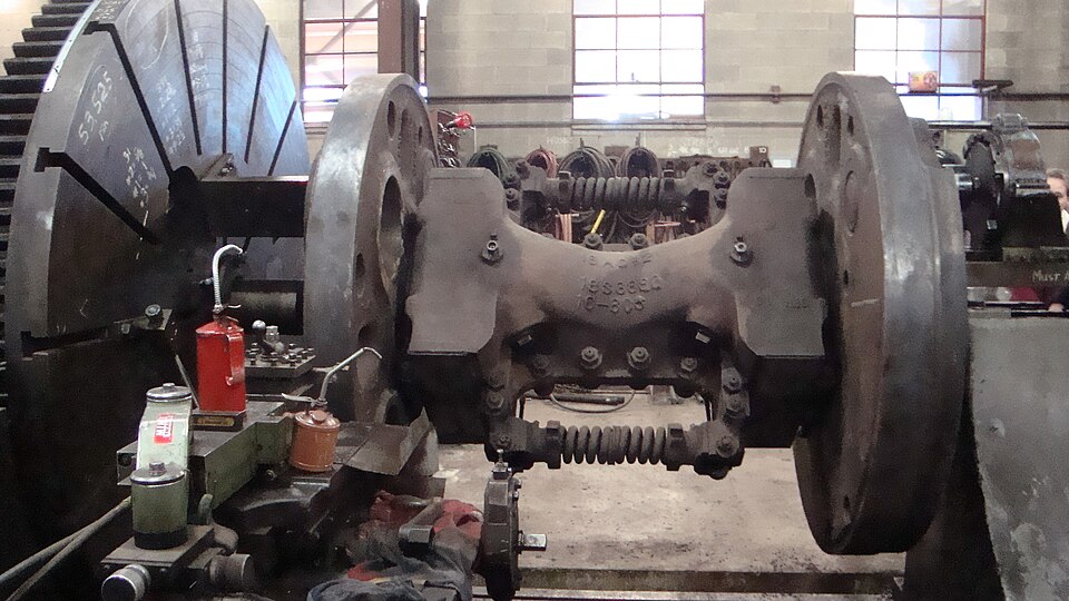 File:4014 drivers on lathe.jpg