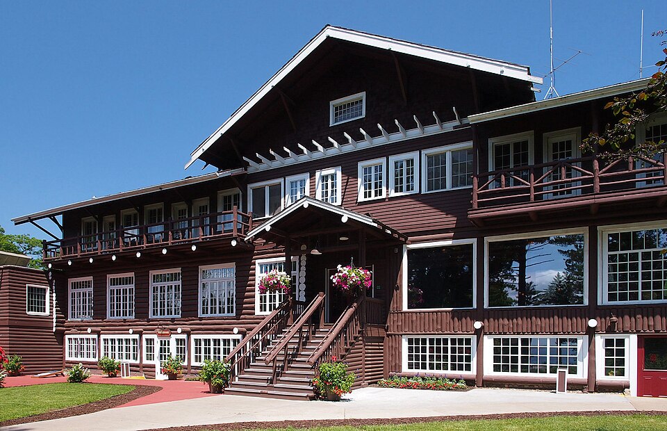 File:Grand View Lodge.jpg