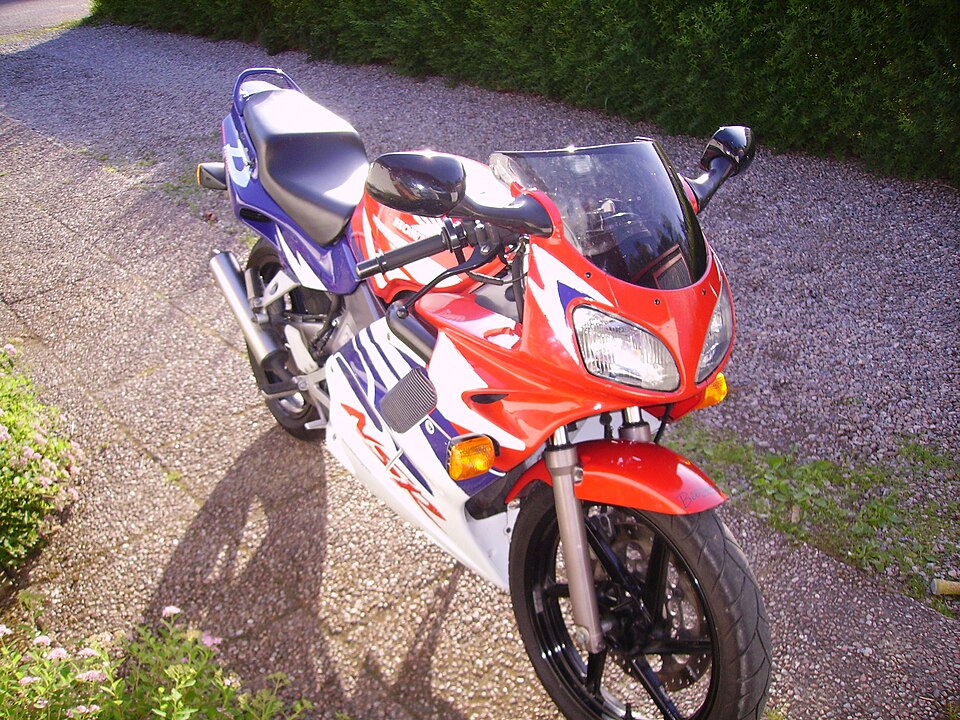 File:Honda NSR 125R -98.JPG