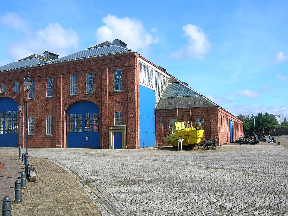 File:Linthousebuilding2.JPG