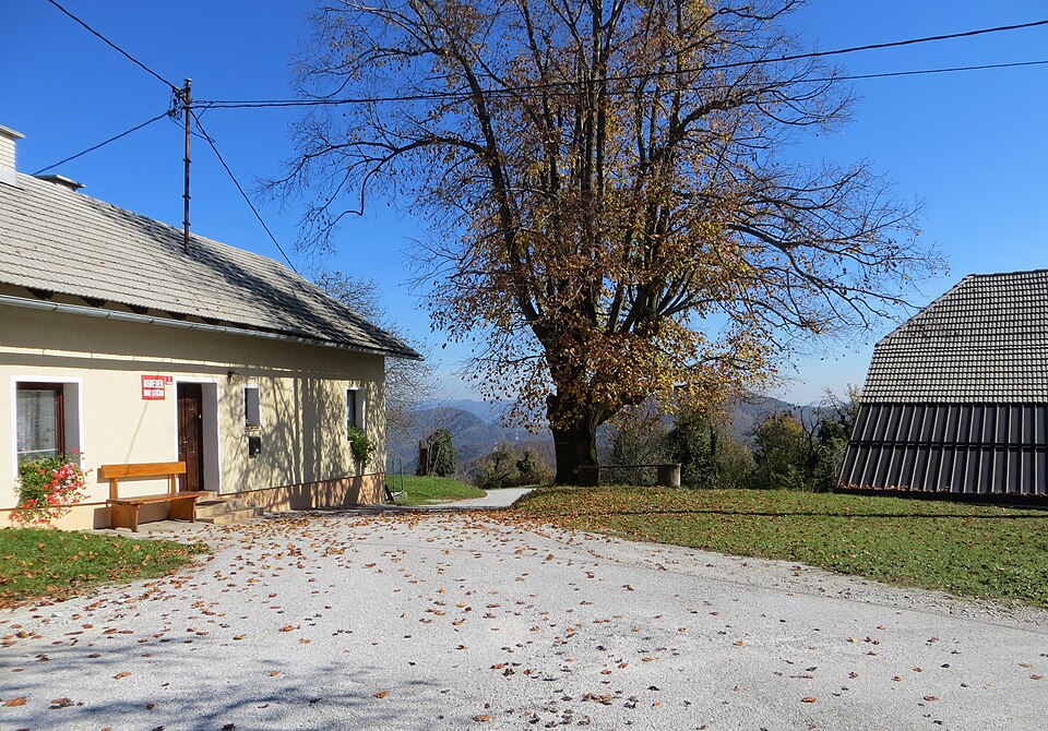 File:Osredek nad Sticno Slovenia 2.jpg