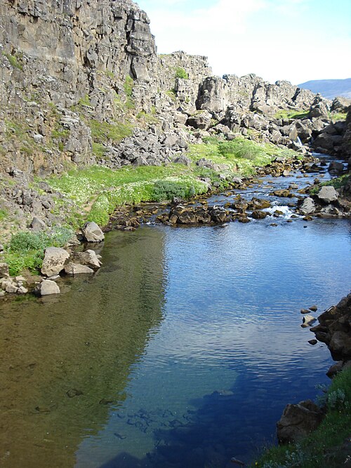 File:OxaraRiverThingvellirIce5.JPG