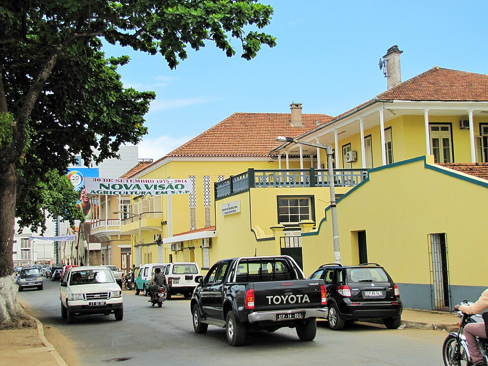 File:Sao Tome 35 (16062842099).jpg