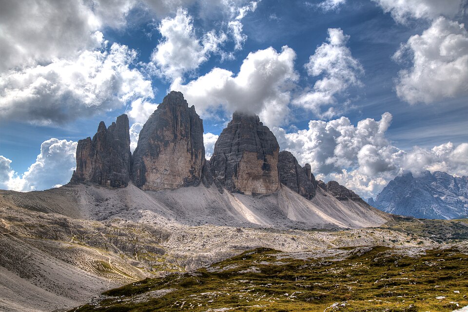 File:Tre cime di Lavaredo.jpg