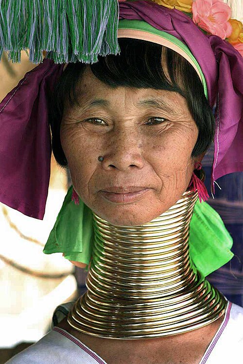File:Kayan woman with neck rings.jpg
