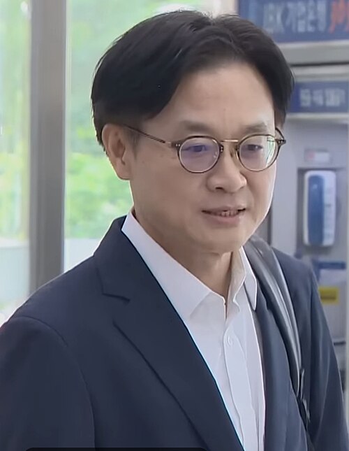File:Kim Jung-kwan's portrait (2025.07).jpg