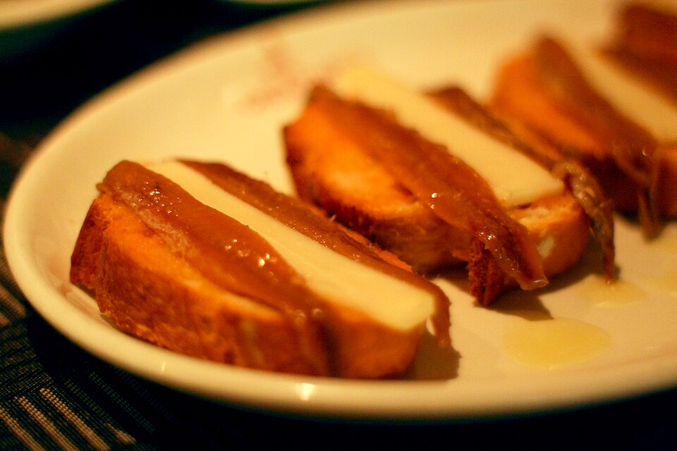 File:Pa amb tomàquet - Anchoas.jpg