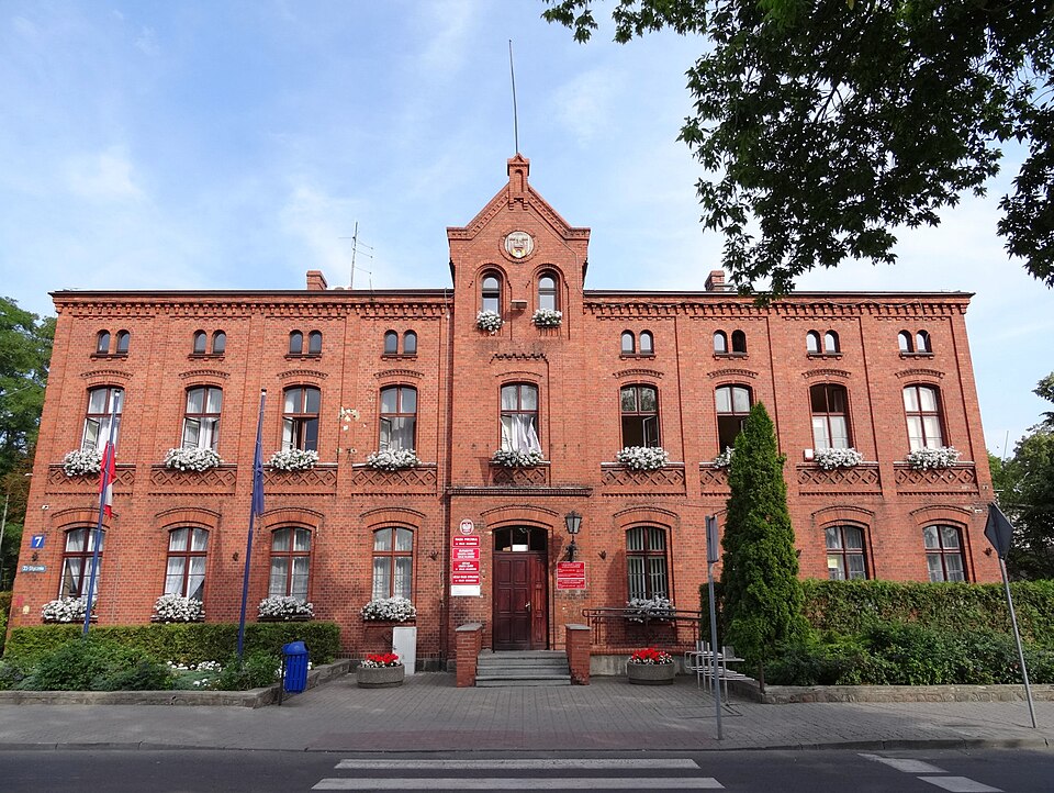File:SolecKuj ratusz2 7-2015.jpg