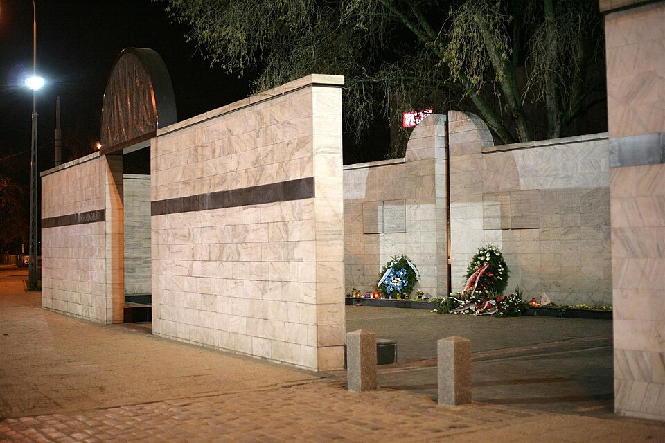 File:Umschlagplatz noc.JPG