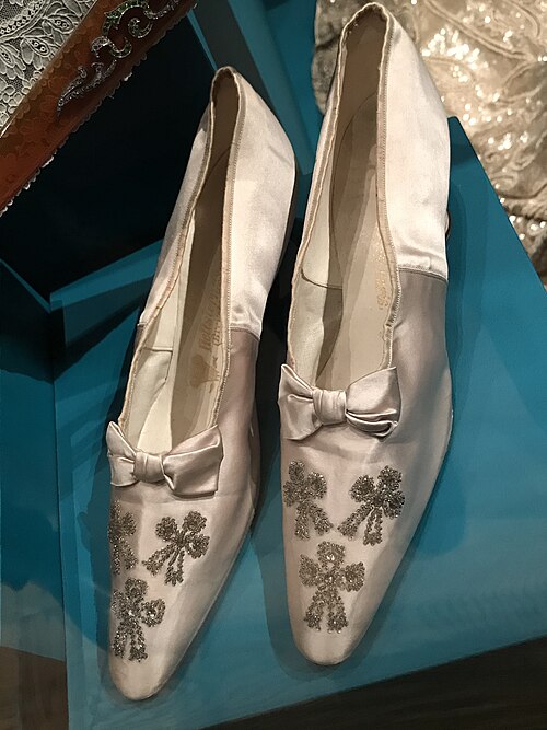 File:White silk shoes with beaded bows.jpg