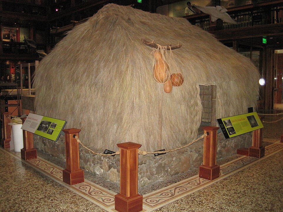 File:BPBishopMuseum-halepili.JPG