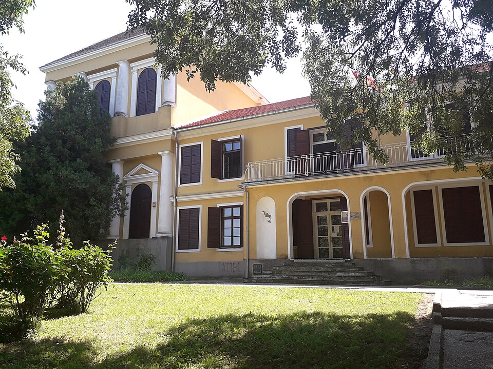 File:Dvorac Karcibanji-Maročanji u Sremskoj Kamenici1.jpg