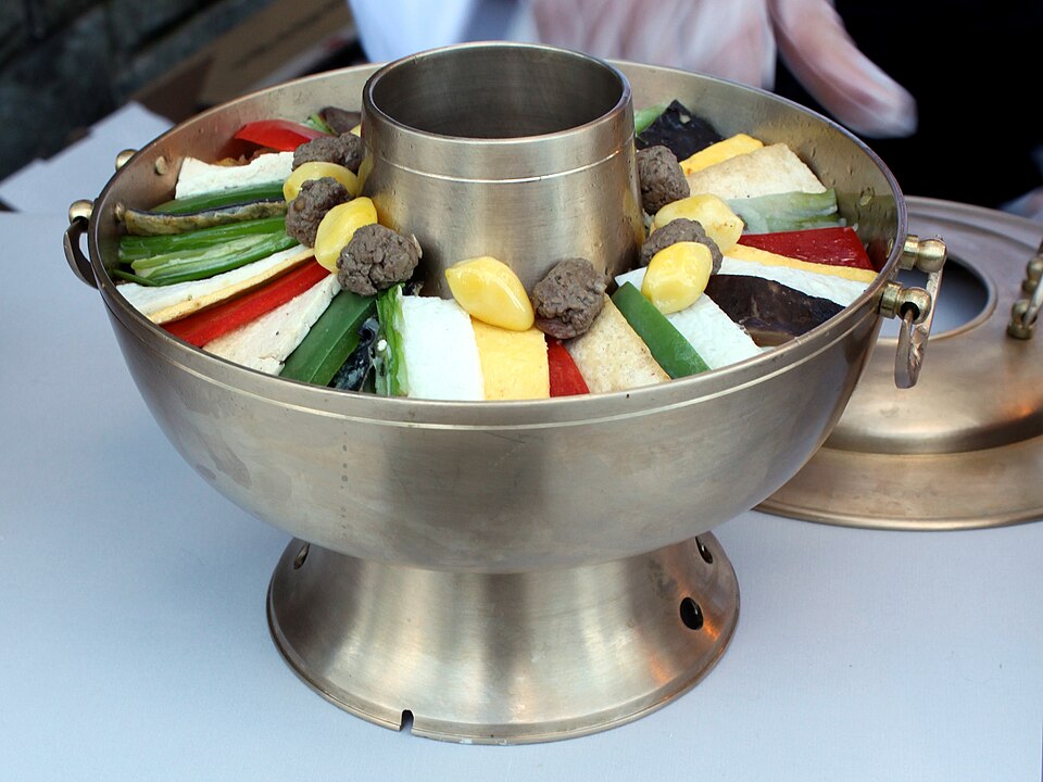 File:Korean royal court cuisine-Sinseollo-Casserole-01.jpg