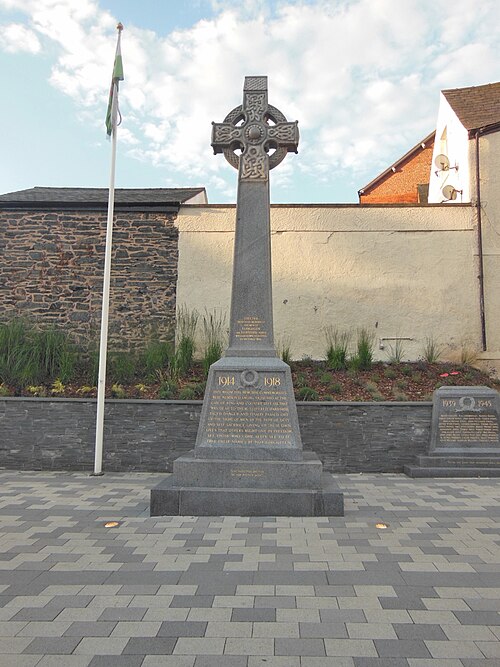 File:Llangollen War memorial 09.jpg