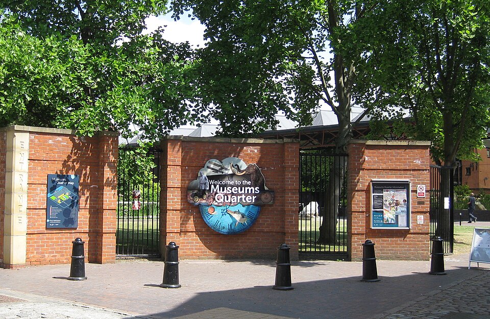 File:Museums Quarter Hull July 2018 2.jpg