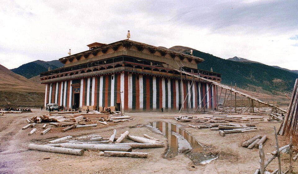 File:Riwoche Monastery, Eastern Tibet.jpeg