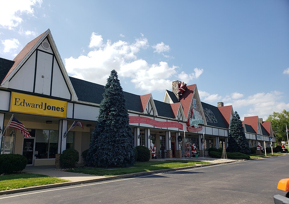 File:Santa Claus, Indiana Shopping District.jpg