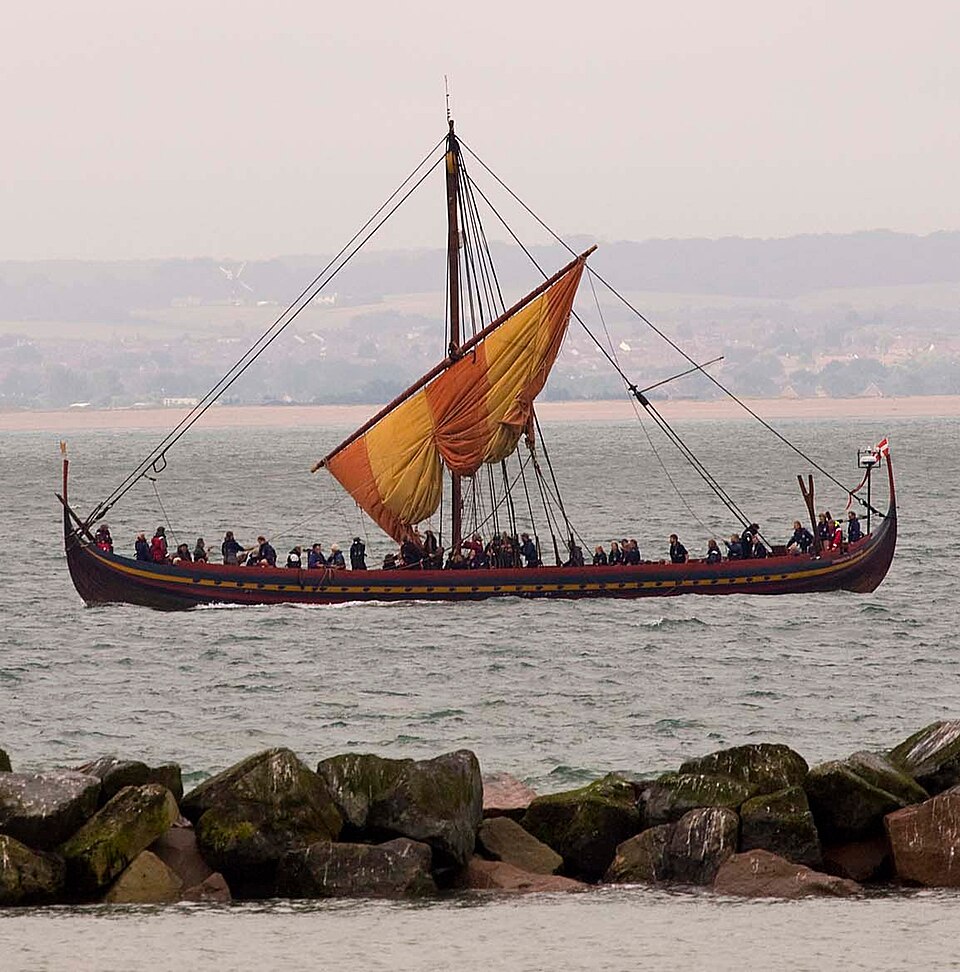 File:Sea Stallion lowering sail, crop.jpg