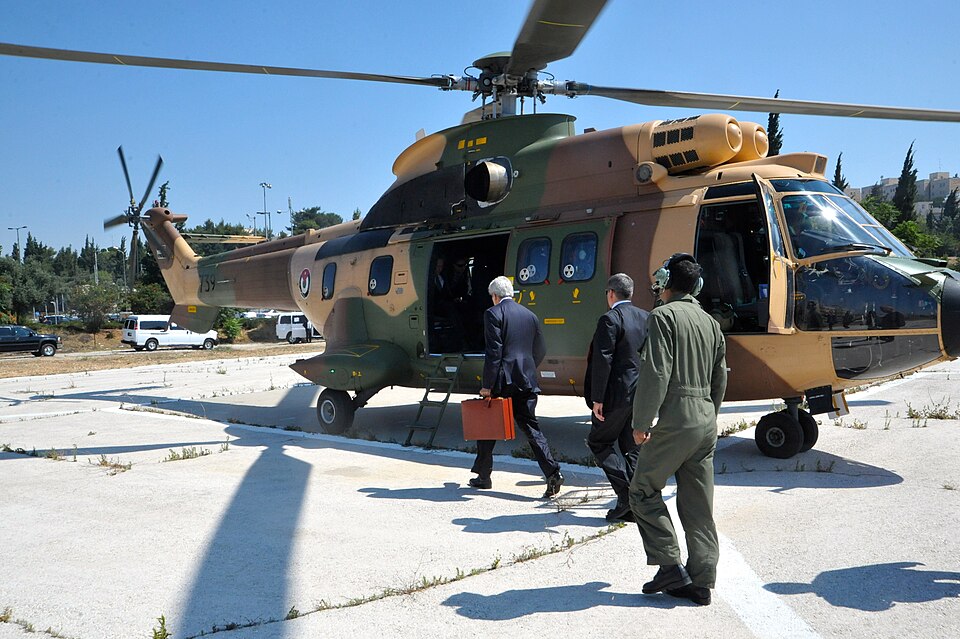 File:Secretary Kerry approaches Jordanian helicopter.jpg