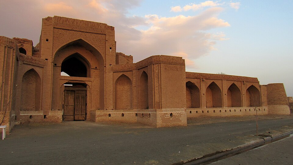File:Zaferaniyeh Village 001.jpg