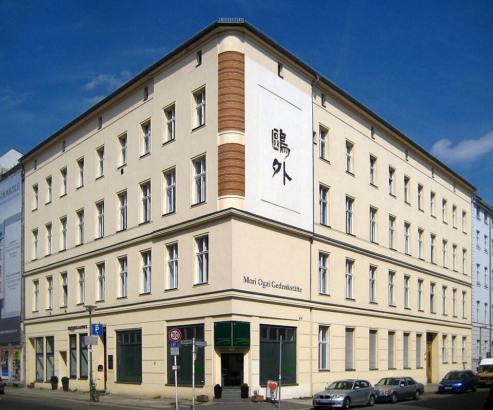 File:Berlin, Mitte, Luisenstrasse 39, Mietshaus.jpg