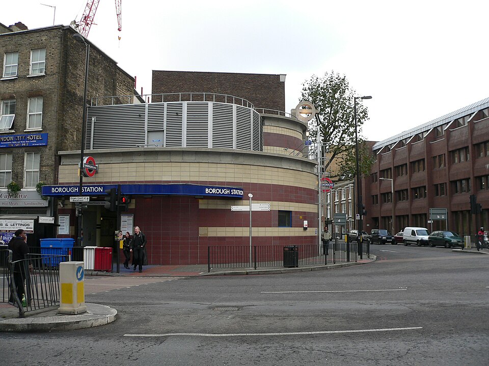 File:Borough tube station 2005-11-27.jpg