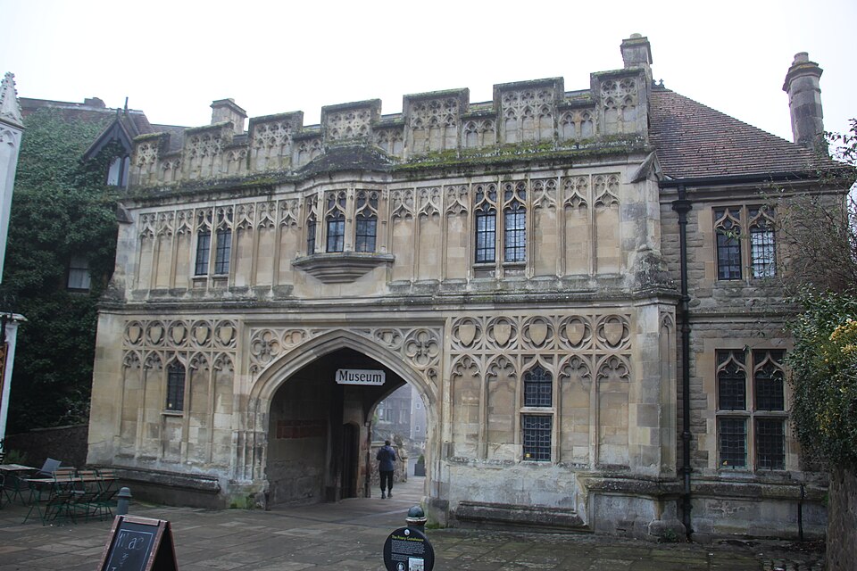 File:Malvern - Abbey Gateway - 20241228150217.jpg