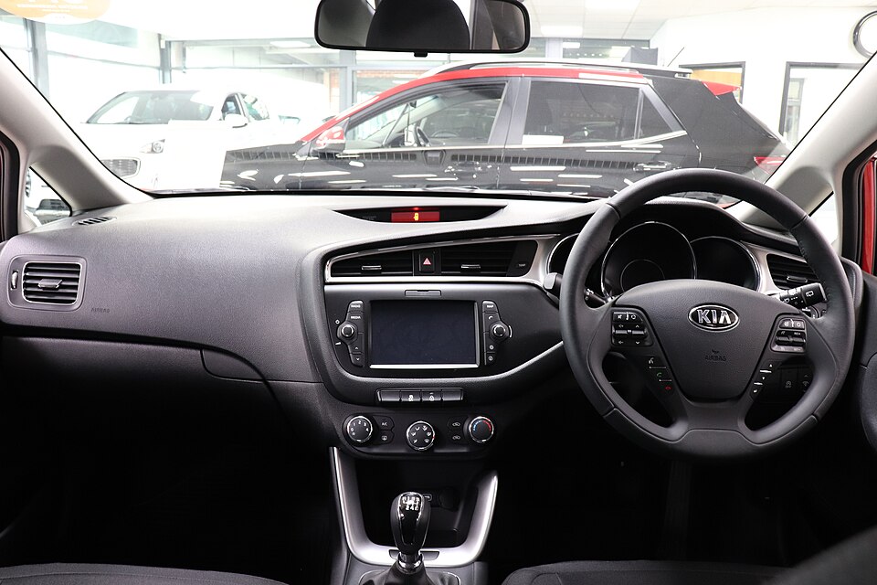 File:2017 Kia Cee'd Interior.jpg