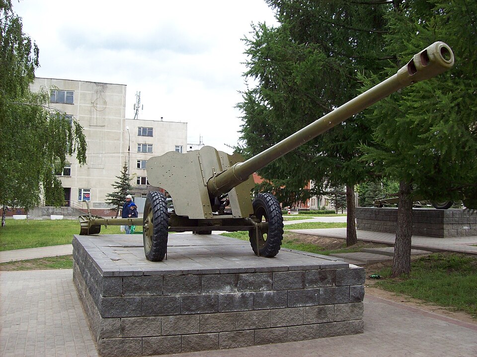 File:85 mm divisional gun (D-44) 001.jpg