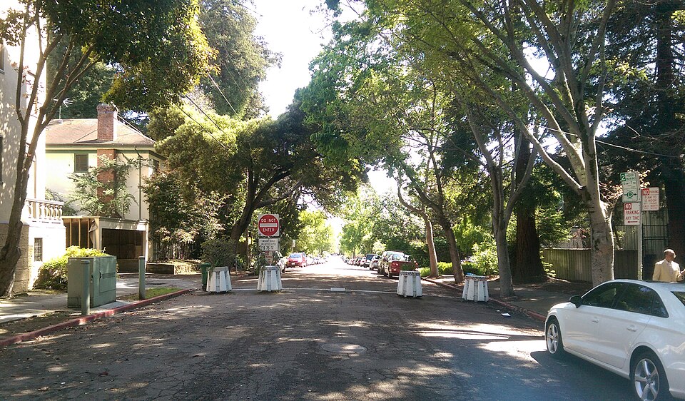 File:IMAG4107-berkeley-etna-and-dwight.jpg