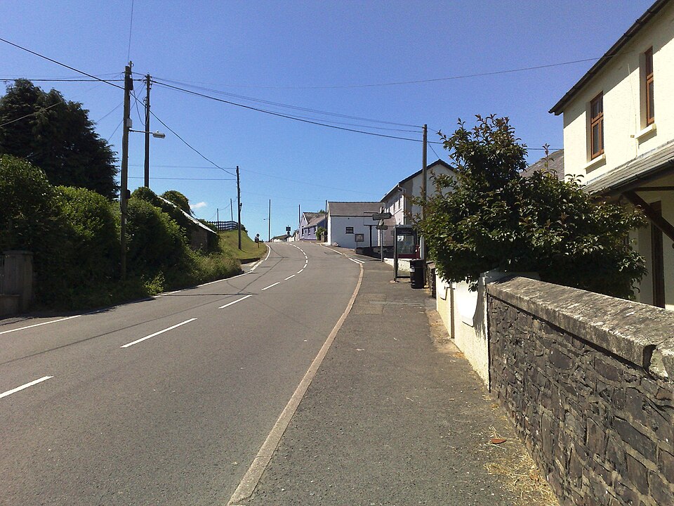 File:New Inn Carmarthenshire Crossroads.jpg