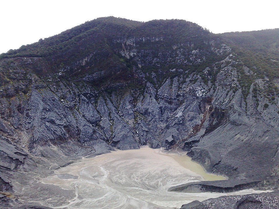 File:Tangkuban Parahu.jpg