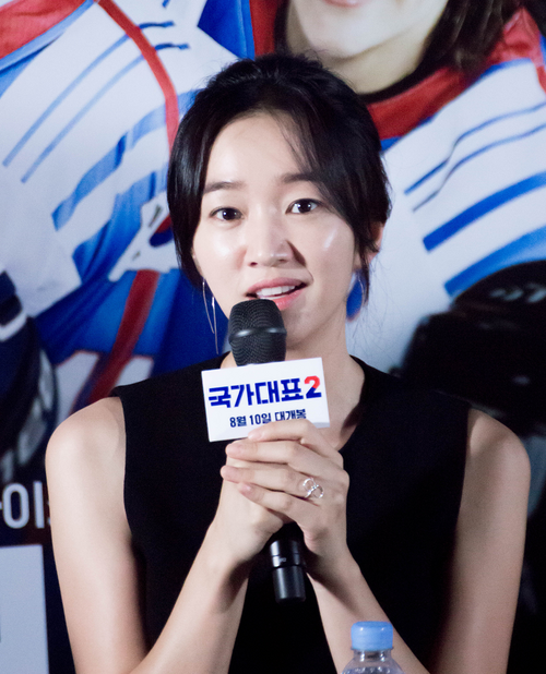 File:160804 국가대표2 무비토크 수애.png