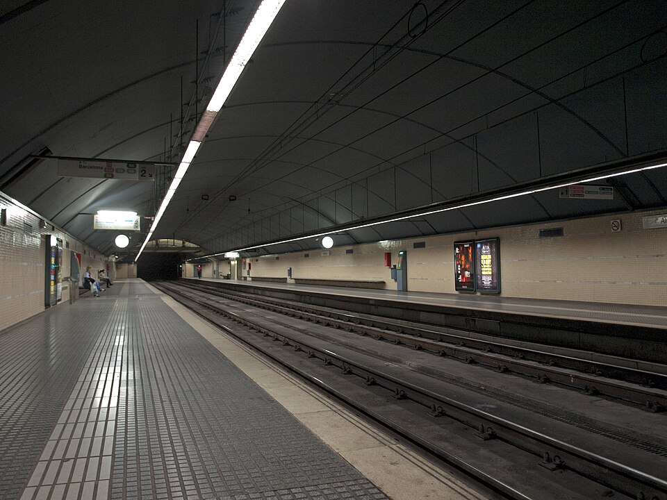 File:Almeda Metro Station Barcelona.jpg