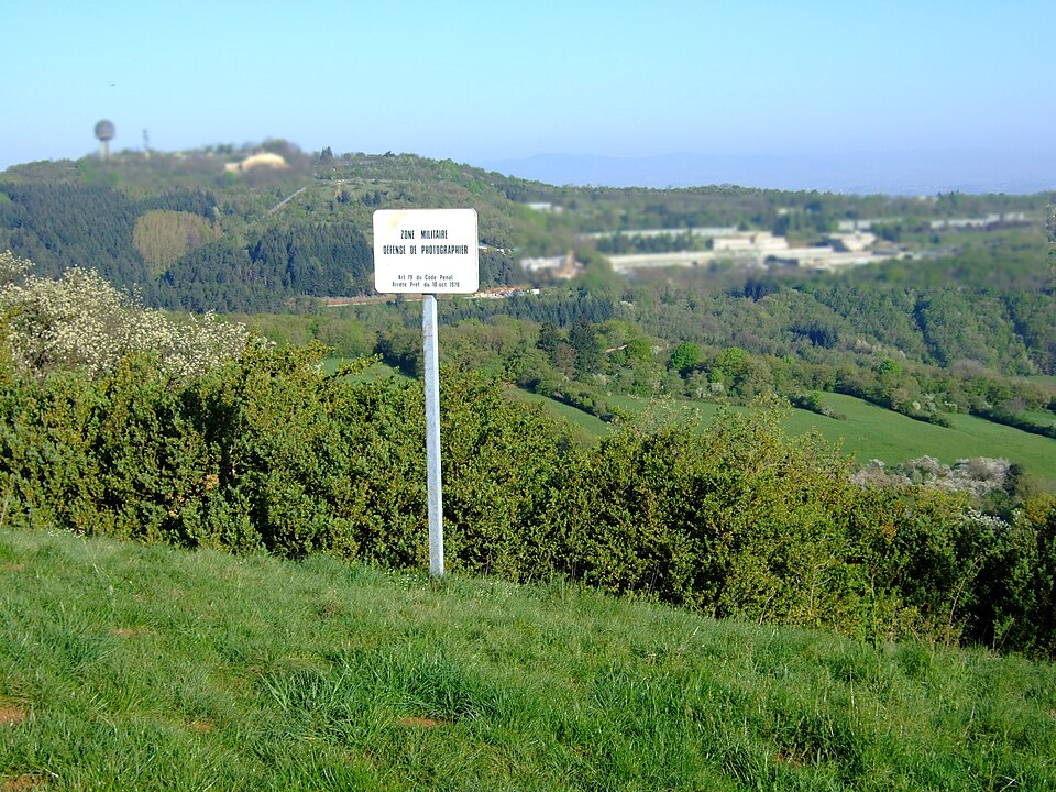 File:Base942MontVerdun.jpg