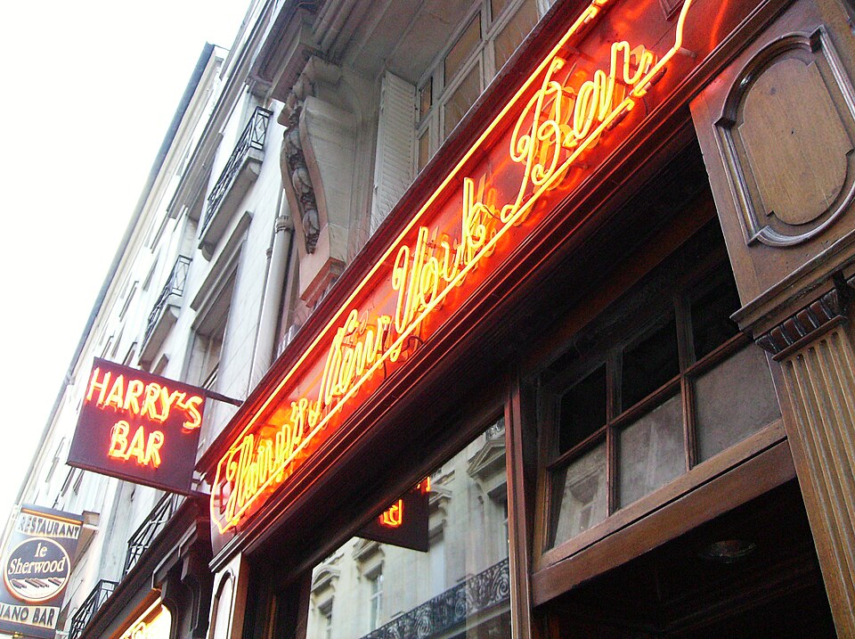File:HarrysNewYorkBar Neon.JPG
