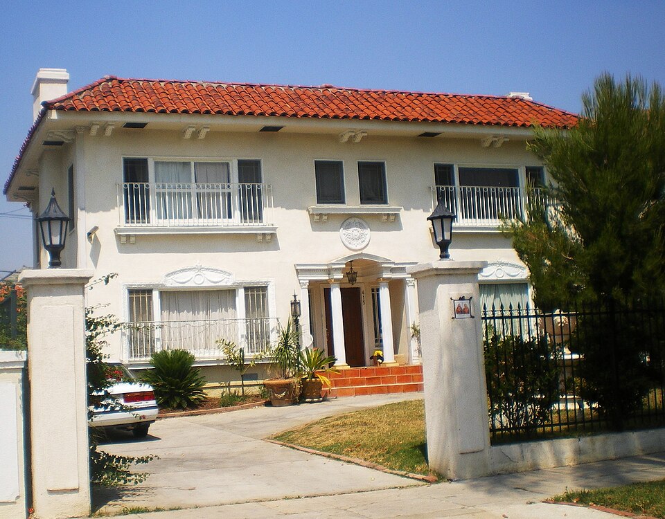 File:House at 415 S. Serrano Avenue.jpg