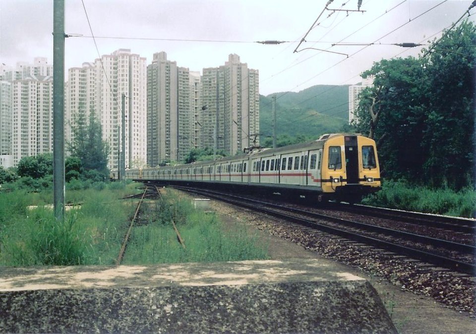 File:KCRC Metro Cammell train, 1993.JPG