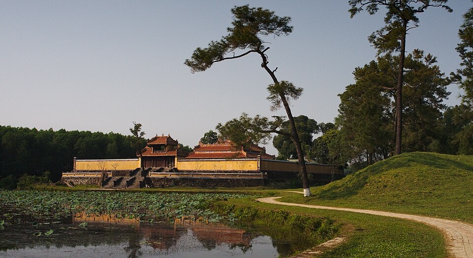 File:Lăng Gia Long, Huế (33447904478).jpg