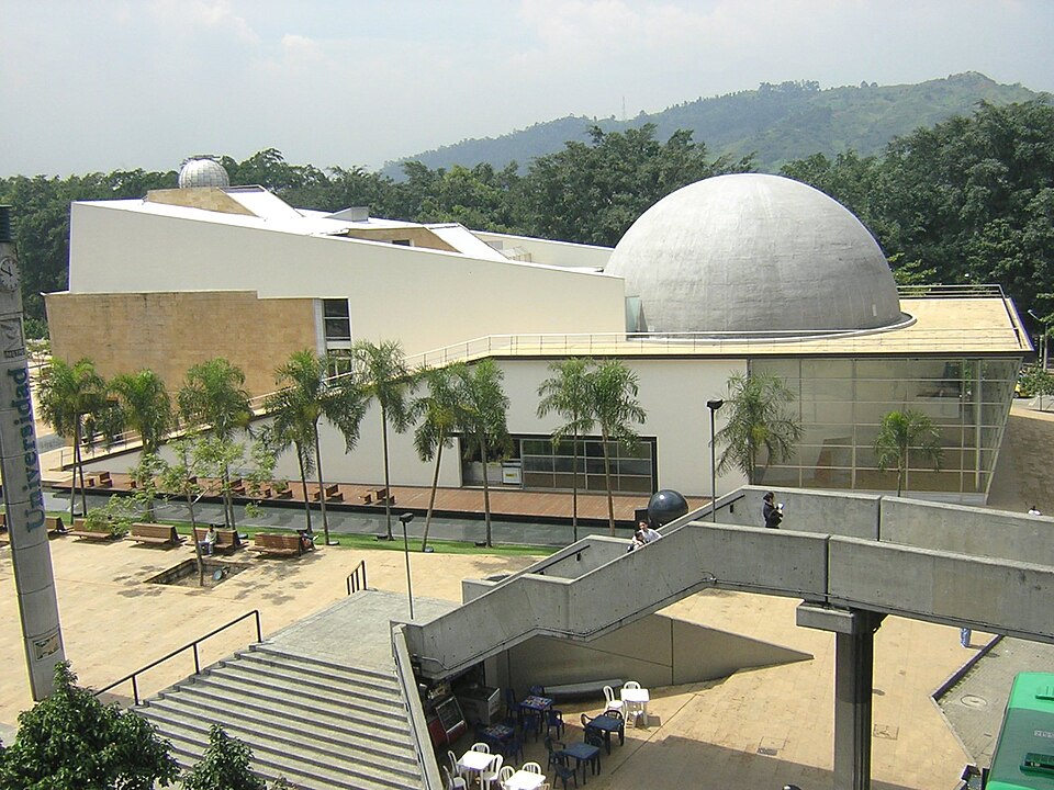 File:Planetario-Medellin.JPG