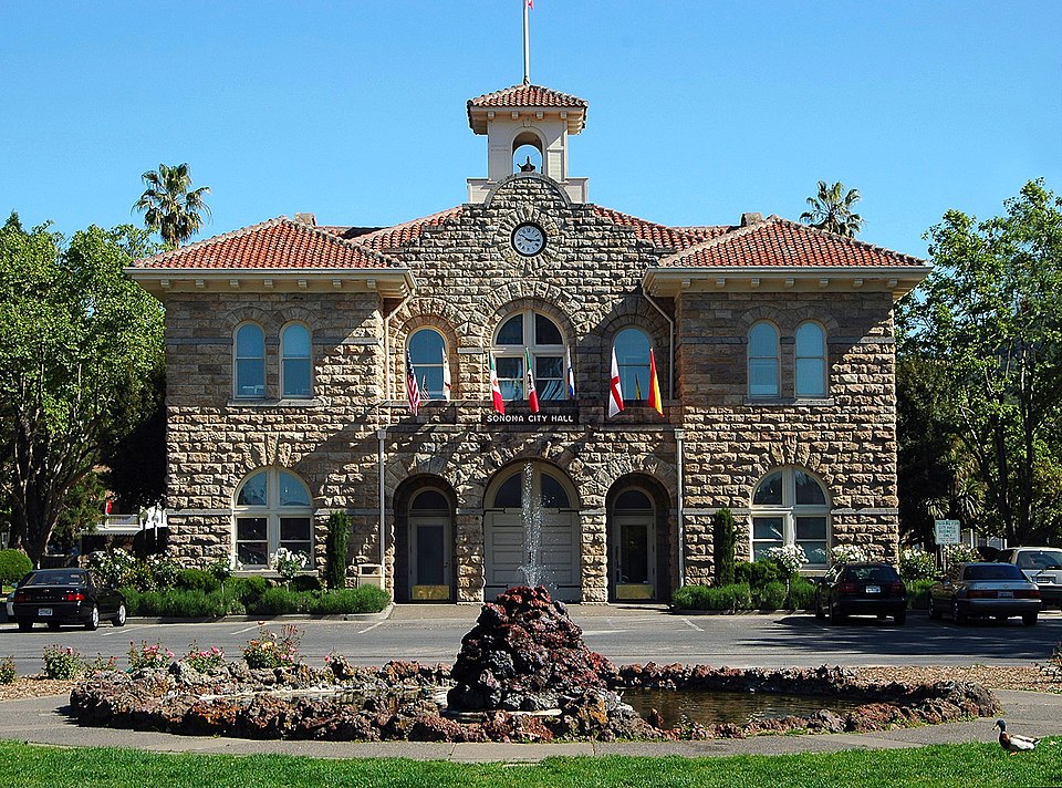 File:Sonoma City Hall.jpg