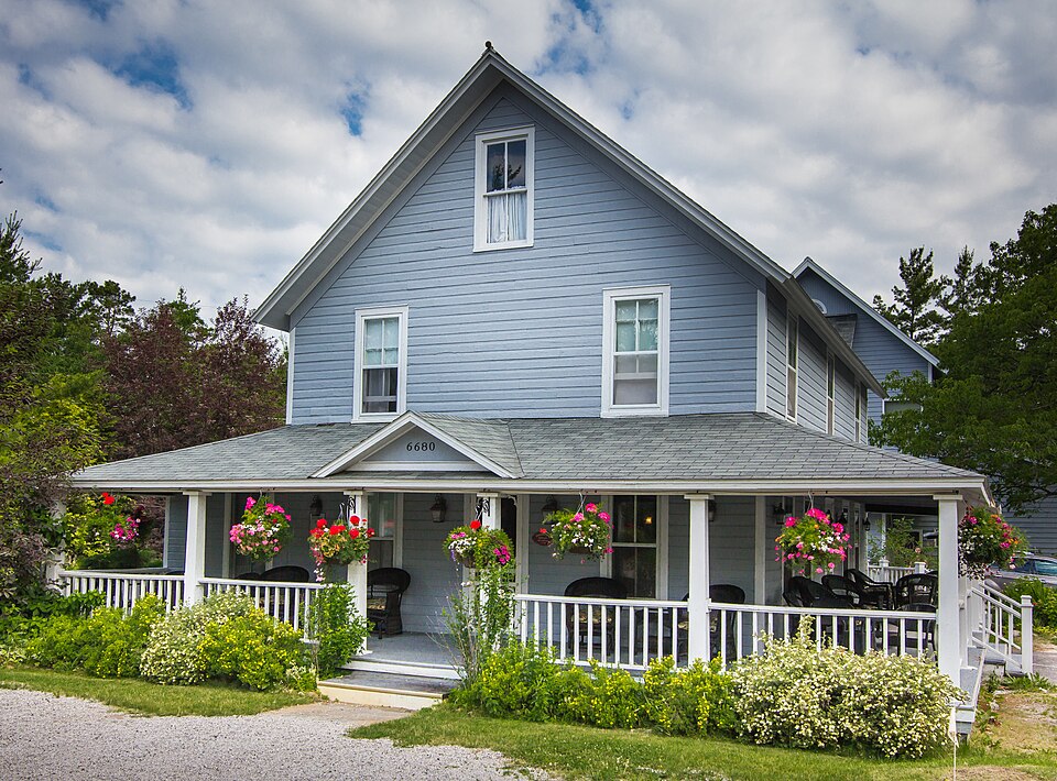 File:Sylvan Inn-Glen Arbor.jpg
